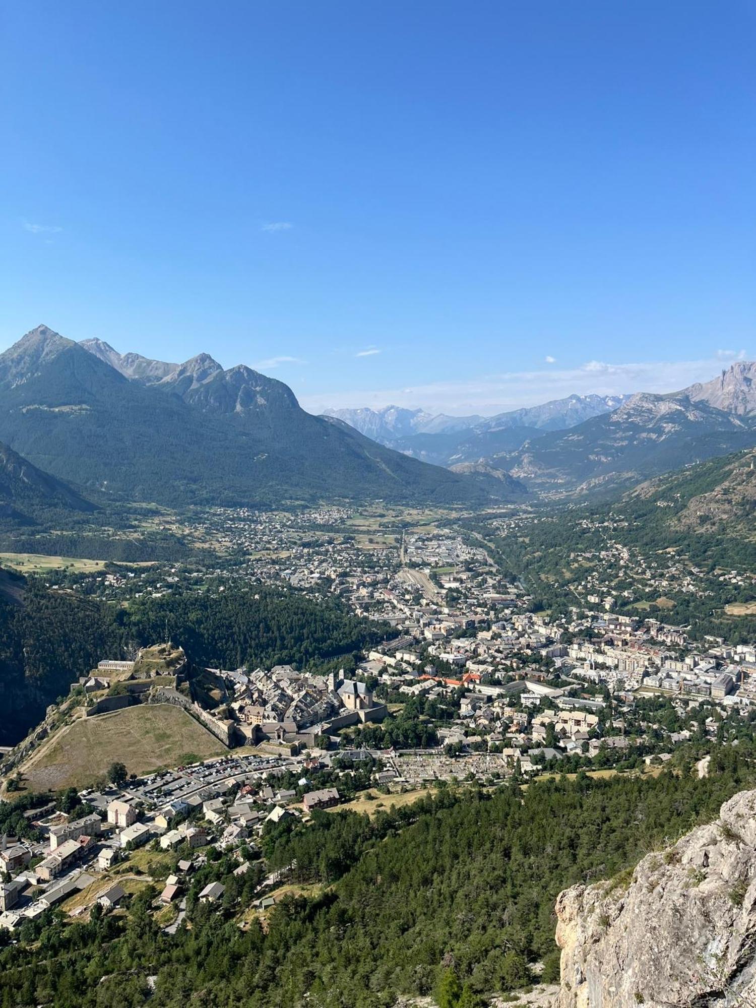 Spacieux Et Confortable - Centre Ville De Briancon - Serre-Chevalier - Garage Et Wifi Экстерьер фото